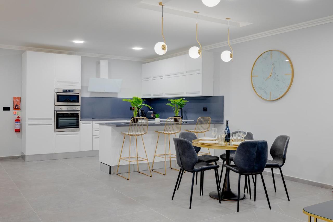 Art Deco Luxury Apartment, Location Апартаменты *